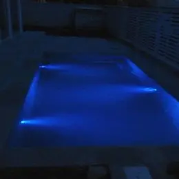 illuminazione serale piscina