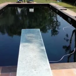 trampolino piscina